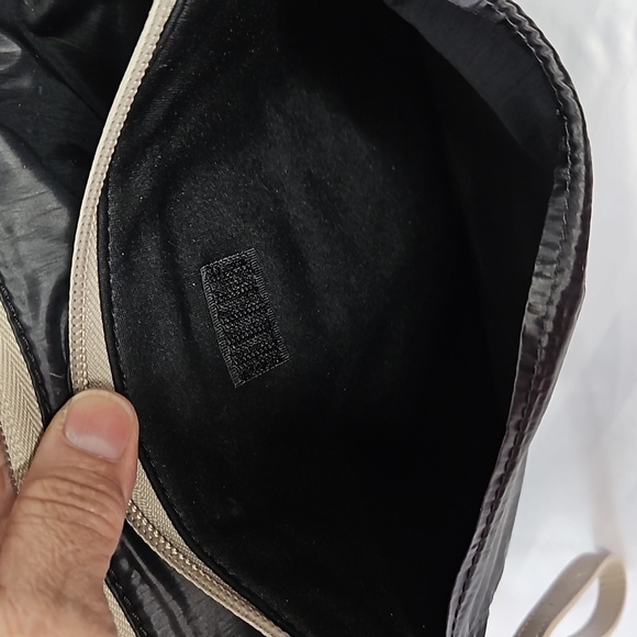 MARC JACOBS NYLON WRISTLET IN BLACK - Picture 7 of 10